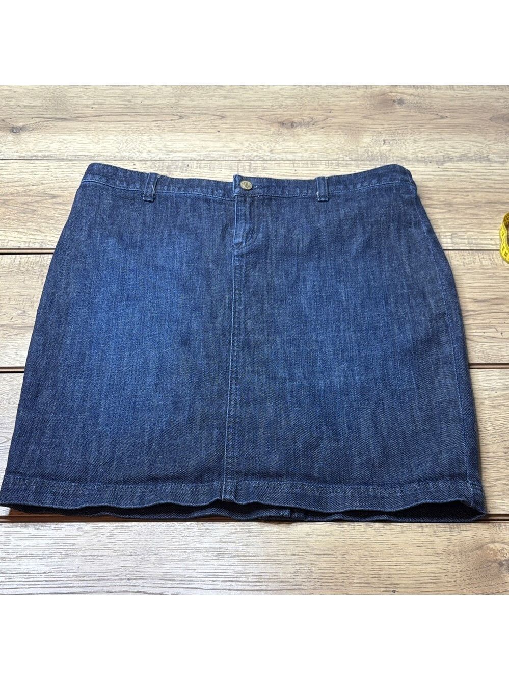 Women’s Lilly Pulitzer Classic Dark Blue Denim Mini Skirt Size 10